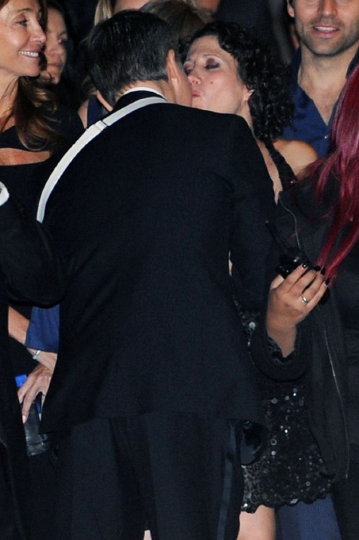 Πήγε να την χαιρετίσει και τον φίλησε στο στόμα [φωτογραφίες]