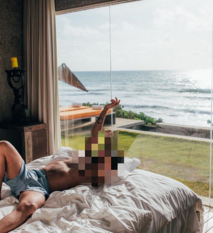 Επώνυμος Κύπριος ποζάρει στο κρεβάτι μόνο με το εσώρουχό του!