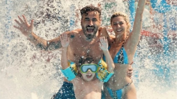 Γιώργος Μαυρίδης: Τον είδαμε να γιορτάζει τα γενέθλια του γιου της συντρόφου του [εικόνα]