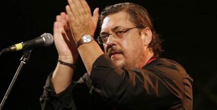 Ο Λαυρέντης Μαχαιρίτσας σε μια εφ’ όλης της ύλης παράσταση