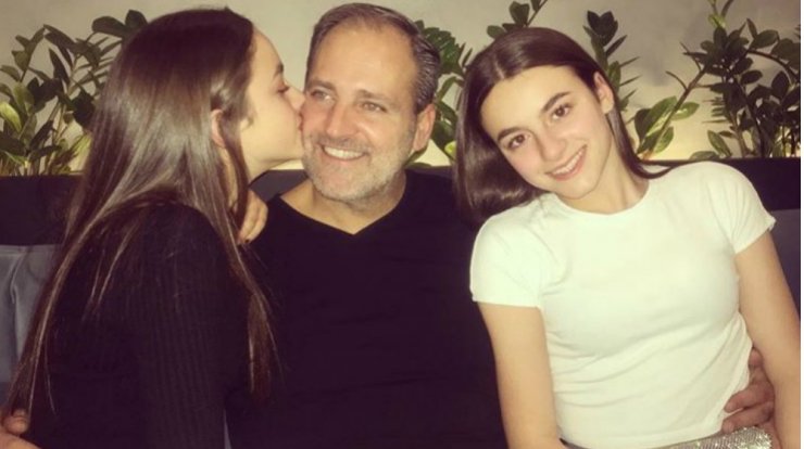 Μαξ Τρίγκας: Δείτε πως ευχήθηκε στις δίδυμες κόρες της συντρόφου του, Έφης Παπαιωάννου