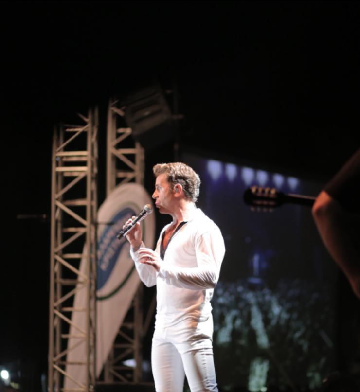 Στο τέρμα η διασκέδαση με τον Μαζωνάκη σε μια μοναδική συναυλία στο Φεστιβάλ Γάλακτος