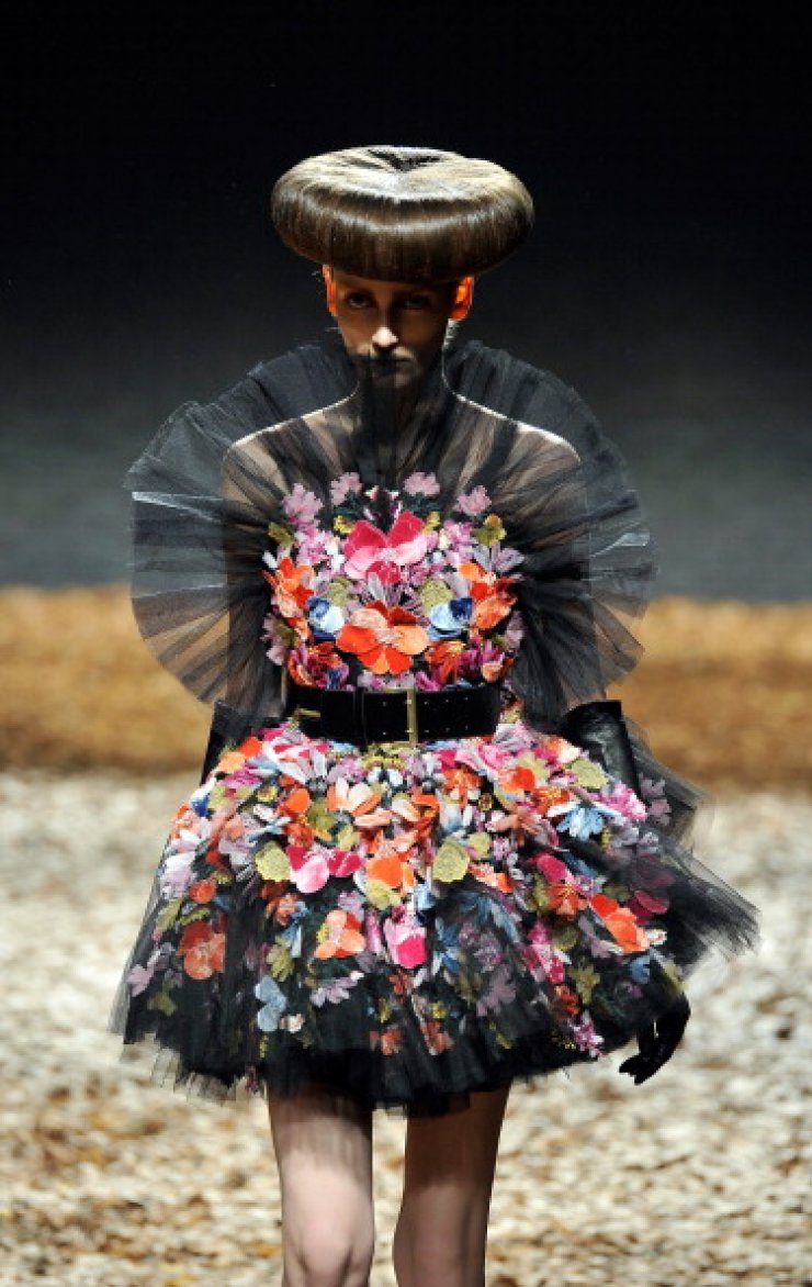 Ο οίκος Alexander McQueen θα απέχει από την Εβδομάδα Μόδας στο Παρίσι