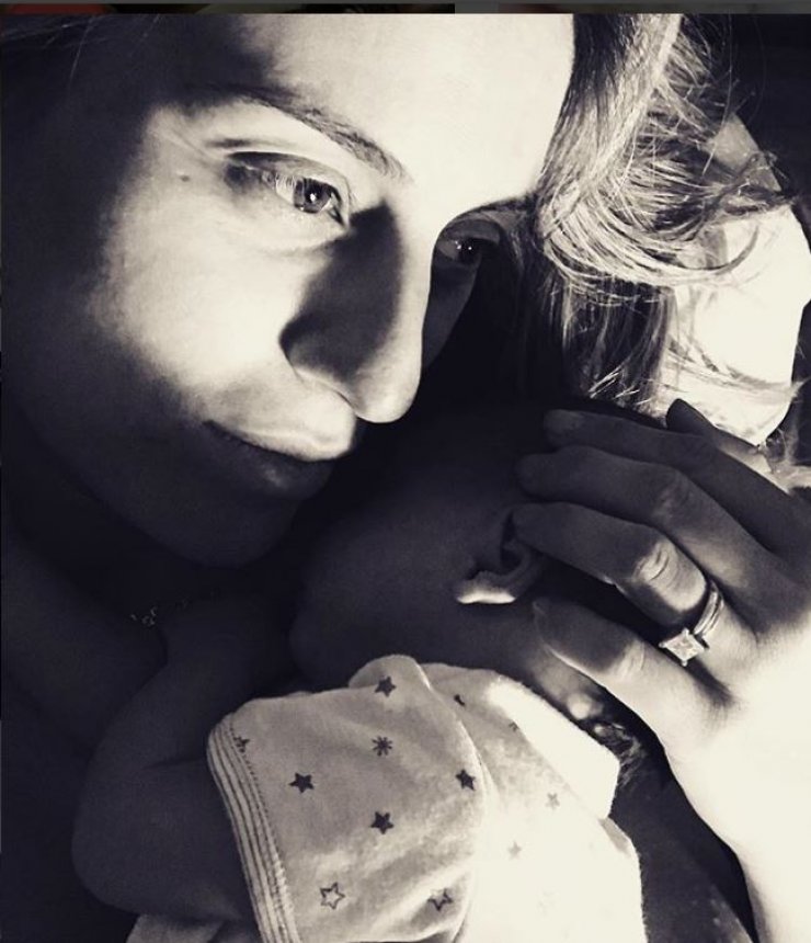 Η πρωινή βόλτα της Ελεονώρας Μελέτη με την τριών μηνών κορούλα της! [εικόνες]