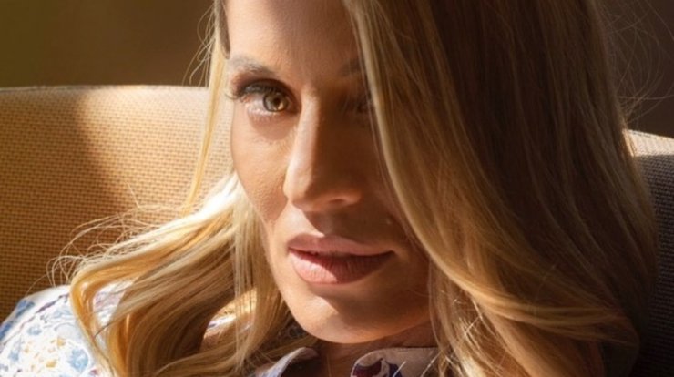 Ελεονώρα Μελέτη: Έγινε συγγραφέας! - Κυκλοφορεί το πρώτο της βιβλίο [εικόνα]