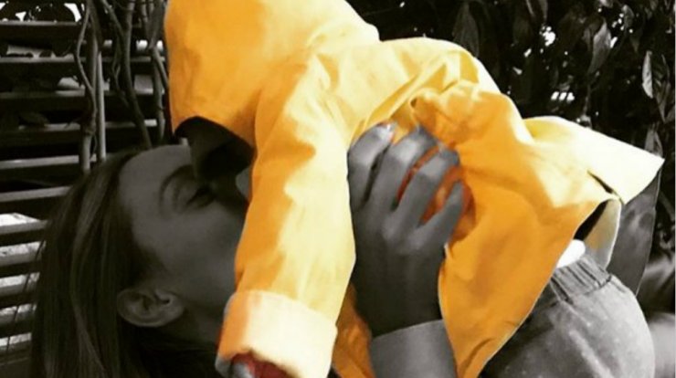 Ελεονώρα Μελέτη: Η απογευματινή της βόλτα με τη μικρή Αλεξάνδρα! [βίντεο]