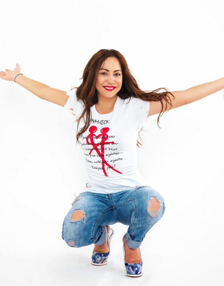 Δεν την ξανάδαμε έτσι! Η Μελίνα Ασλανίδου με μίνι φούστα!