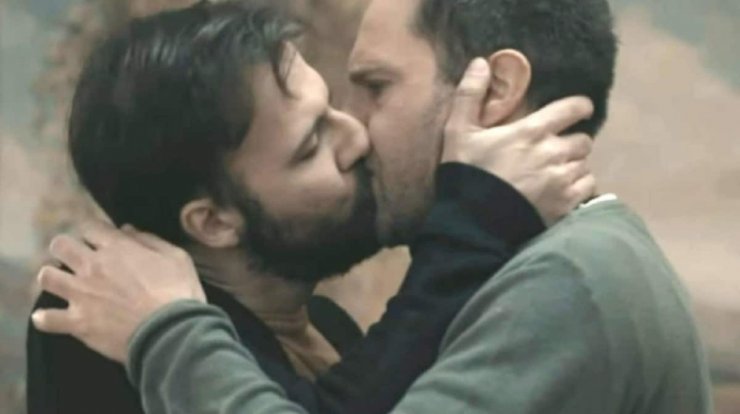 Μέμος Μπεγνής: Σχολιάζει πρώτη φορά το gay φιλί στην κυπριακή κρατική τηλεόραση που συζητήθηκε! [βίντεο]