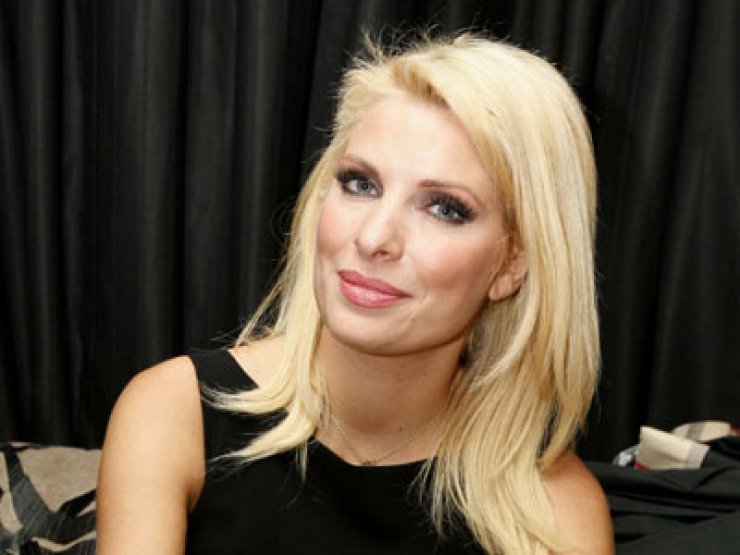 Ελένη Μενεγάκη: Συνεργάτες της πήγαιναν στα μπουζούκια και της τηλεφωνούσαν να πάει να πληρώσει