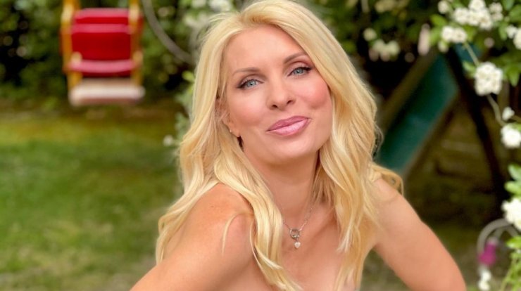 Ελένη Μενεγάκη: “Τσακώσαμε” την παρουσιάστρια σε ταβέρνα πιο χαλαρή από ποτέ! [εικόνες]