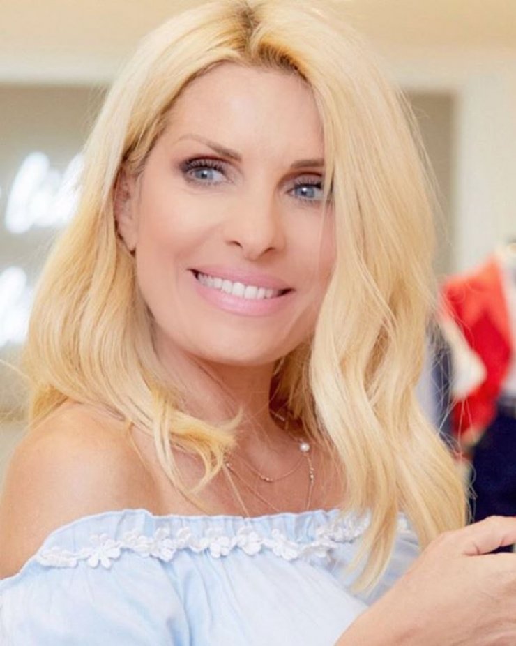 Ελένη Μενεγάκη: Έβγαλε τα extensions και είδαμε τα πραγματικά της μαλλιά!