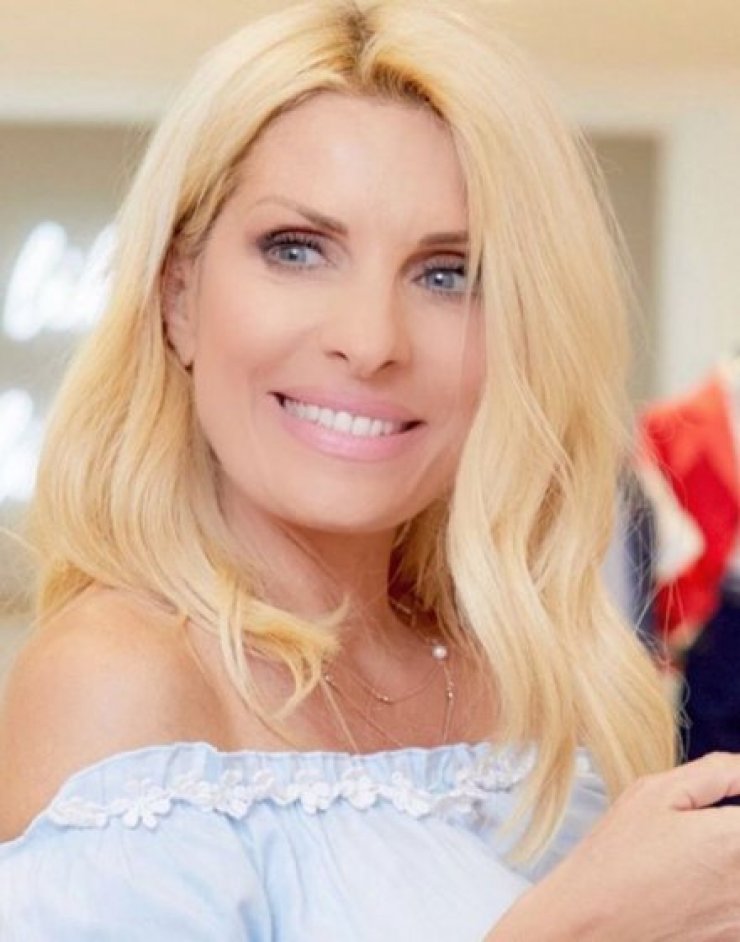 Η Ελένη Μενεγάκη ποζάρει στις διακοπές της στο φακό της μεγάλης της κόρης, Λάουρας! [εικόνες]