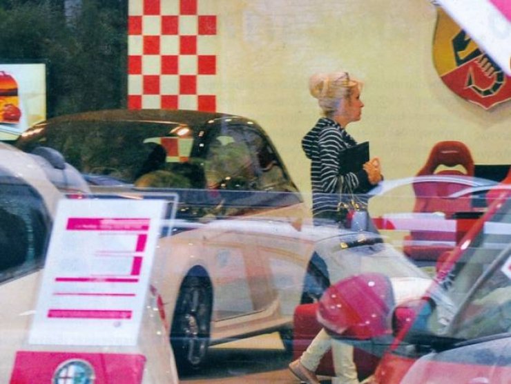  Ελένη Μενεγάκη: Η λατρεία για την ταχύτητα και η αγορά νέου αυτοκινήτου