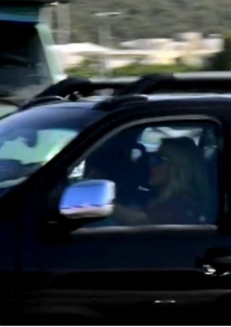 Ελένη Μενεγάκη: Ταξίδεψε με την πεθερά της στην Άνδρο