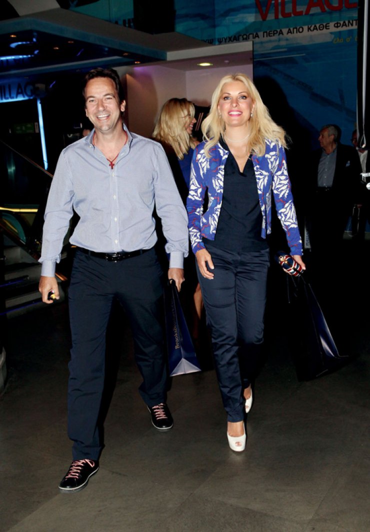 Ελένη Μενεγάκη: Στην εκκλησία με το Μάκη και την κόρη τους!