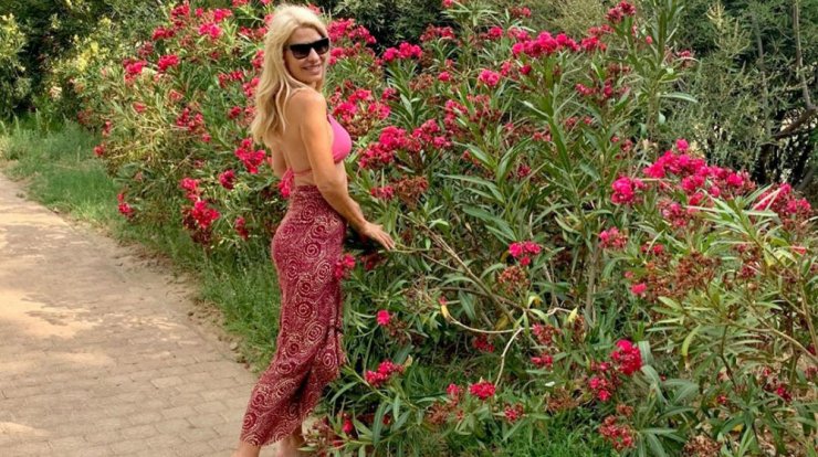 Ελένη Μενεγάκη: Η ανατρεπτική της εικόνα μέσα στη θάλασσα 