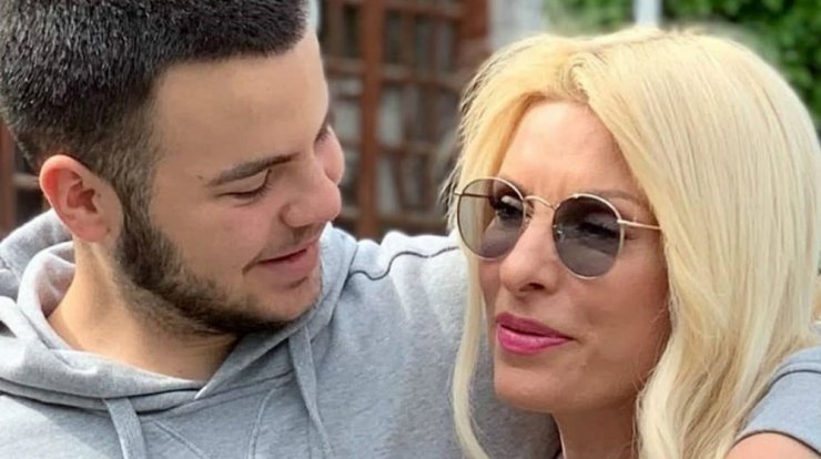 Το σχόλιο της Νατάσας Θεοδωρίδου κάτω από τη φωτογραφία της Ελένης Μενεγάκη και του Άγγελου