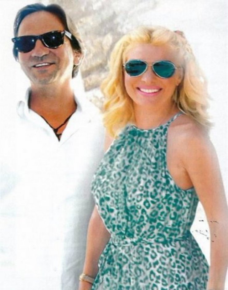 Ελένη Μενεγάκη: Η αποκάλυψη από τον ηγούμενο που βάπτισε την κόρη της!