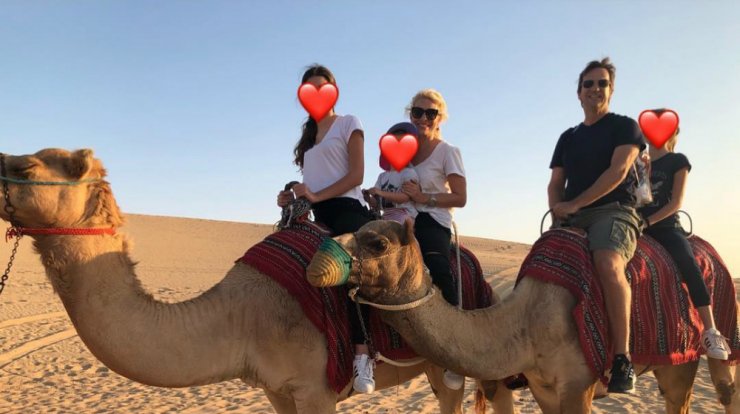 Eλένη Μενεγάκη: Αλλαγή του χρόνου με τον Μάκη και τις κόρες της στο εξωτερικό!