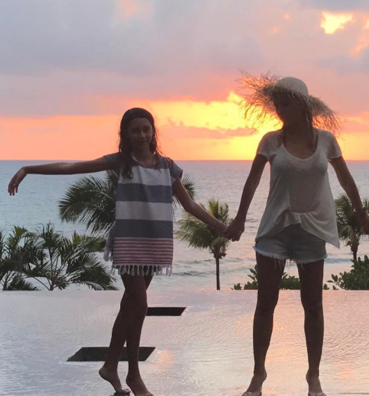 Αναστάτωση στο αεροδρόμιο με την Ελένη Μενεγάκη! Η ανακοίνωση από τα μεγάφωνα για την κόρη της, Λάουρα!