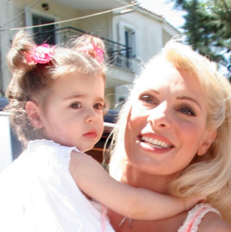 Wow! Απίστευτο πόσο πολύ έχει μεγαλώσει η κόρη της Ελένης Μενεγάκη, Λάουρα! [εικόνες]