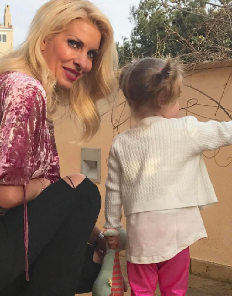 Ελένη Μενεγάκη: Δείτε πόσο μεγάλωσε η Μαρίνα! [εικόνα]