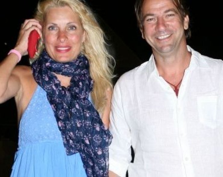 Μενεγάκη-Παντζόπουλος: Επέτειος με beach party στα Άχλα!