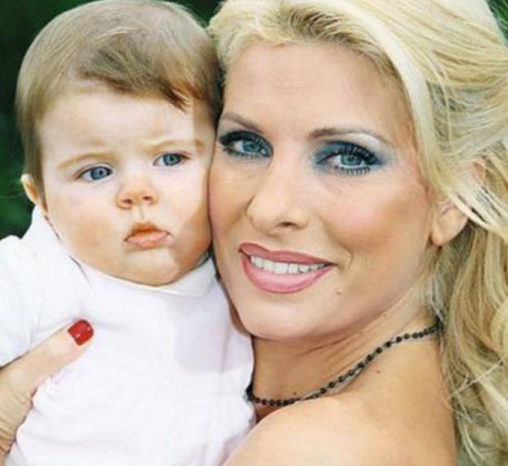 Είναι κούκλα! Η Ελένη Μενεγάκη μας δείχνει για πρώτη φορά το πρόσωπο της κόρη της Βαλέριας που έχει τα γενέθλιά της!