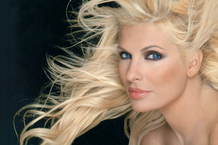 Το μήνυμα της Ελένης Μενεγάκη για τη γιορτή της