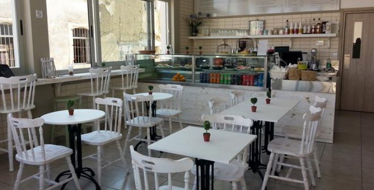 Kαι το Μένοικο έχει το στέκι του [St Kyprianos Square]