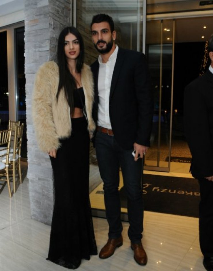 Άντρεα Κυριάκου: Το τρυφερό φιλί στον Γιώργο Μερκή και το γεμάτο έρωτα μήνυμά της!