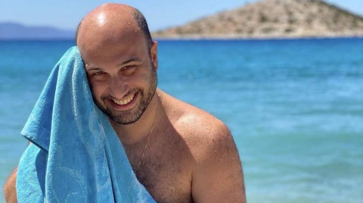 Χρήστος Μιχάλαρος: Η φωτογραφία από τις διακοπές του στη Σύρο είναι σαν καρτ ποστάλ