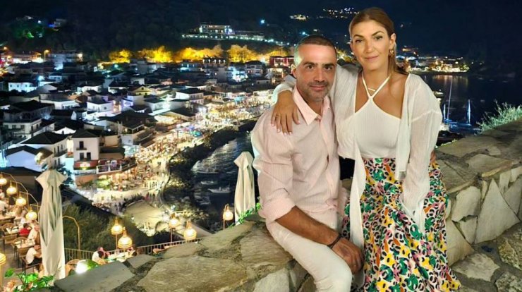 Μιχάλης Σοφοκλέους – Παναγιώτα Ιακώβου: Με τον γιο τους στην Πάργα [εικόνες]