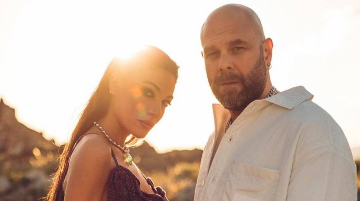 Ήβη Αδάμου: Απαθανάτισε τον σύντροφό της πιασμένο χέρι – χέρι με την κόρη τους να κάνουν βόλτα