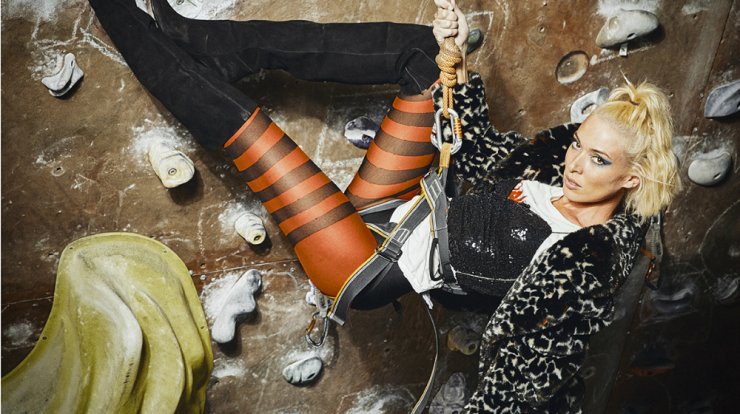 Η Μικαέλα Φωτιάδη μιλά ανοιχτά για την ηλικία της και δείχνει το διαβατήριο της 