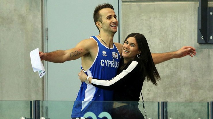 Μίλαν Τραΐκοβιτς: Ο χρυσός πρωταθλητής μας σκόνταψε και έπεσε κάτω την ώρα που πήγε να πανηγυρίσει τη νίκη του με τη σύντροφό του