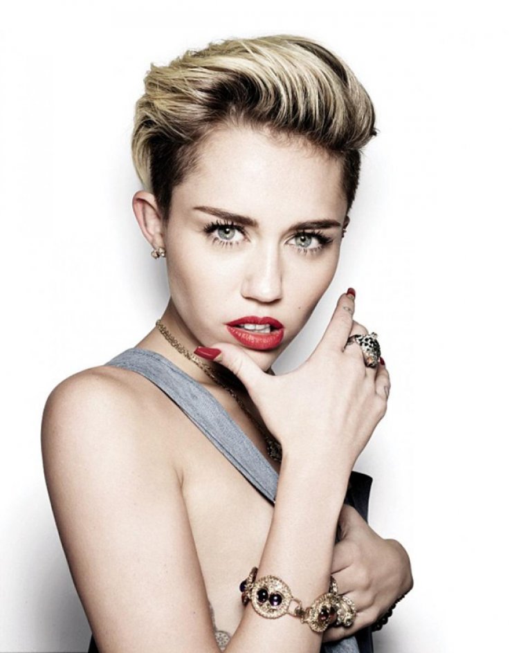 Φωτογραφία που σοκάρει: Η Miley Cyrus περιτριγυρισμένη από ναρκωτικά!