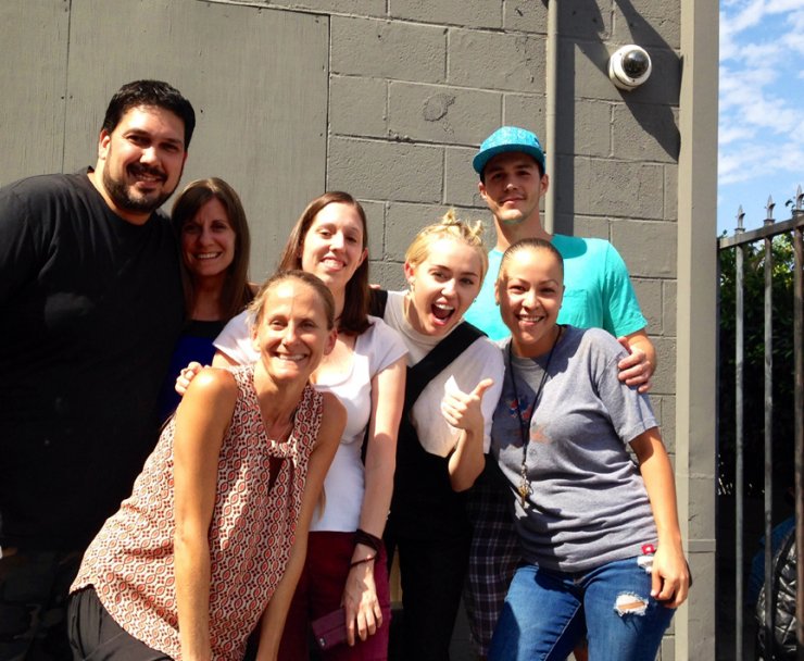 Μάθετε με ποιον πήγε η Miley Cyrus στα MTV Awards! [εικόνες]