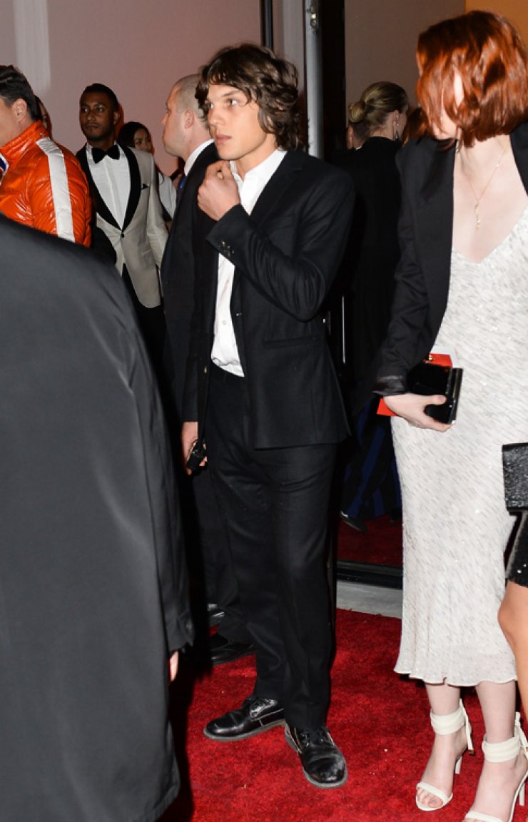 Δείτε το νέο σύντροφο της Miley Cyrus!!!