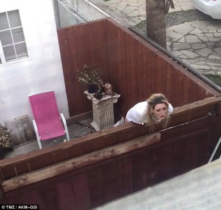 Σε άθλια ψυχολογική κατάσταση γνωστή ηθοποιός - Βγήκε έξω και φώναζε πως ήρθε το τέλος του κόσμου!