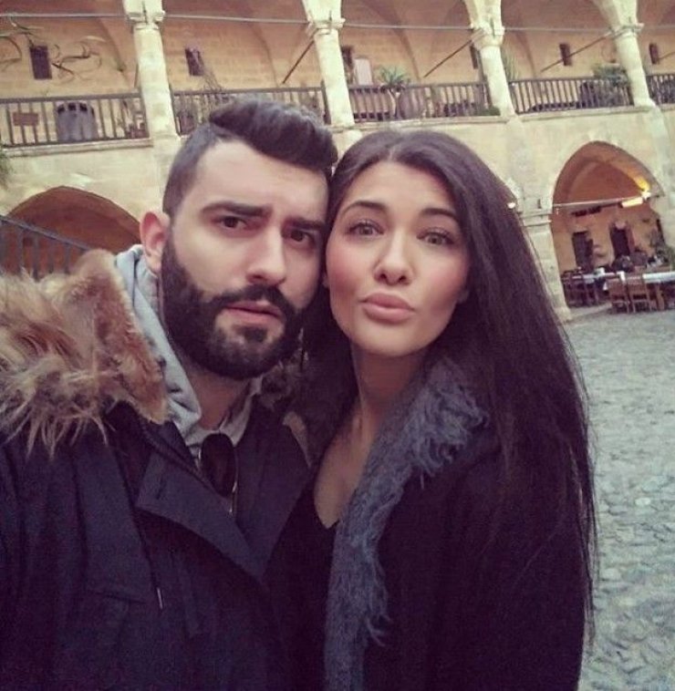 Τρελά ερωτευμένος ο αδερφός της Ελένης Μενεγάκη! Παθιασμένα φιλιά σε βραδινή έξοδό τους στη Λευκωσία! [εικόνα]