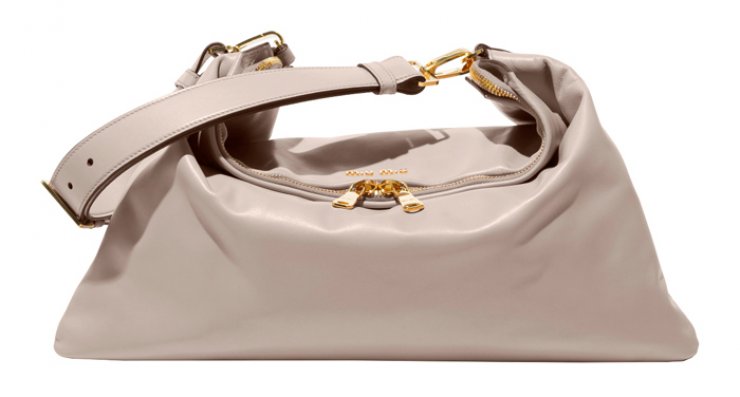 Cloud: Η νέα It bag του οίκου Miu Miu 