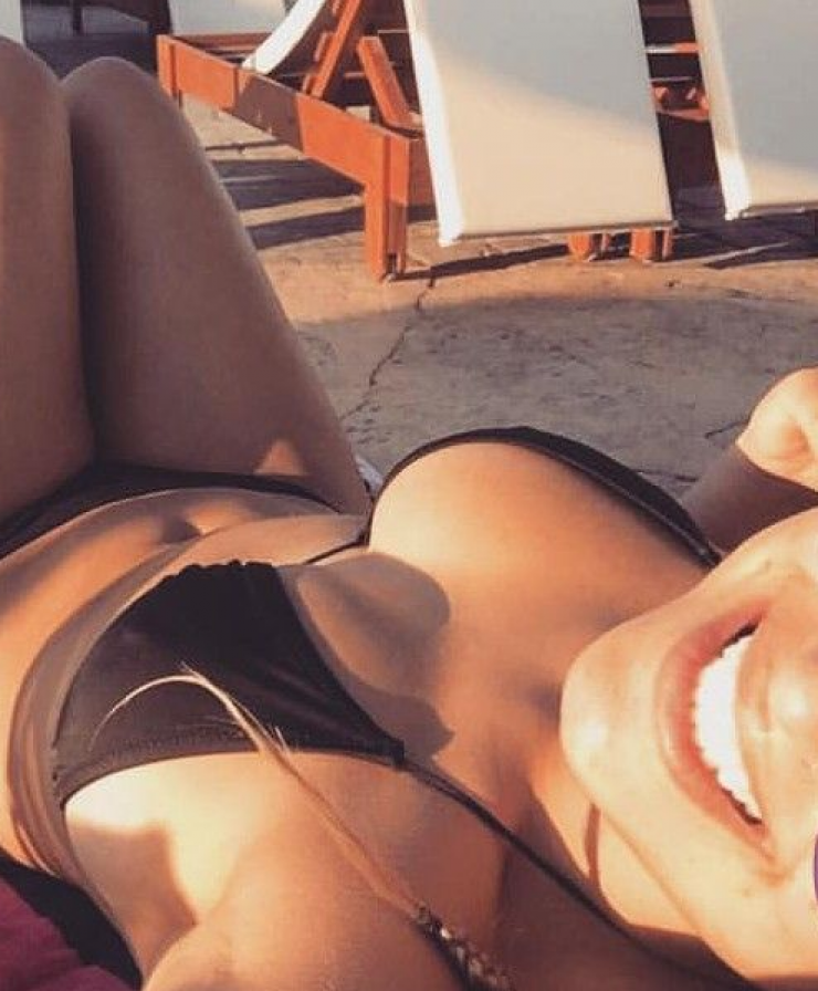 Κύπρια διαγωνιζόμενη του "The Voice" φωτογραφήθηκε topless και αναστάτωσε τα social media!
