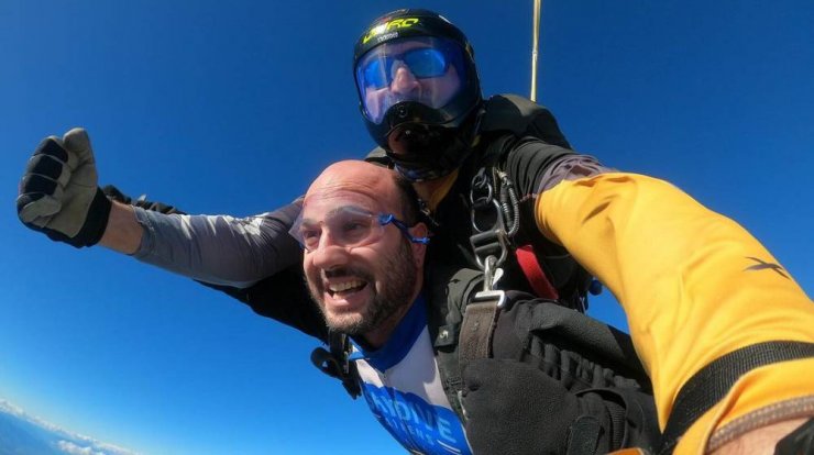 Χρήστος Μιχάλαρος: Έκανε sky diving ο παρουσιαστής [εικόνες]