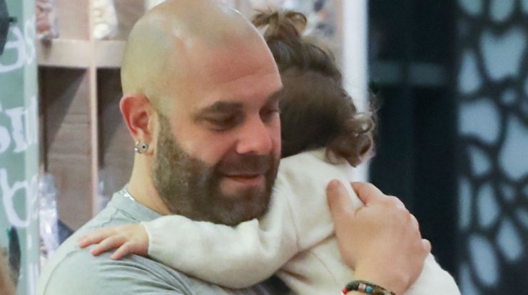 Μιχάλης Κουϊνέλης: Η όμορφη έκπληξη από την κόρη του για τα γενέθλιά του! [εικόνα]