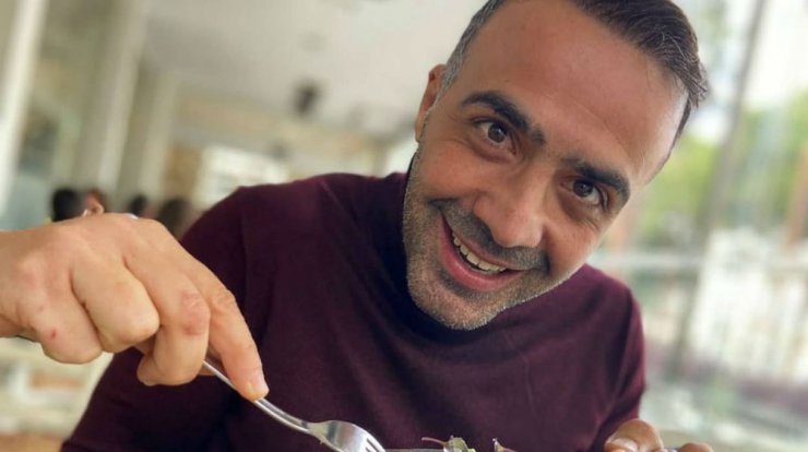 Μιχάλης Σοφοκλέους: Τα μοναχικά Χριστούγεννα στα μπουζούκια!