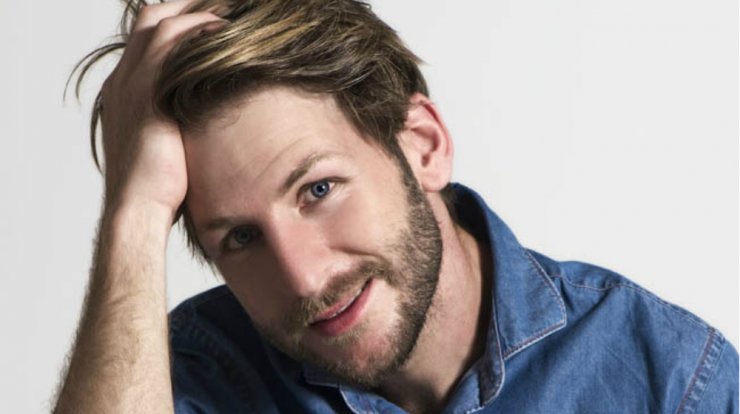 Μιχάλης Ηλιάδης: Ο γνωστός κομμωτής μας έδειξε δυο κτενίσματα που μπορούμε να κάνουμε μόνες στο σπίτι