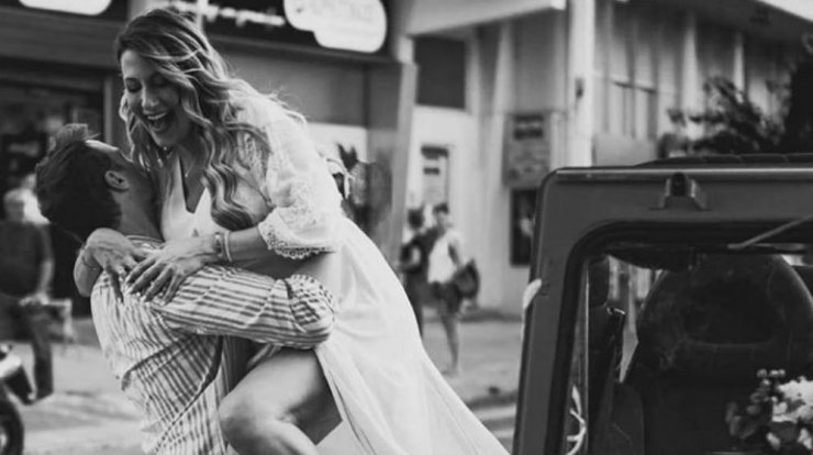 Έλληνας τραγουδιστής παντρεύτηκε και μοιράστηκε τα πρώτα στιγμιότυπα από τον γάμο του! [εικόνες]