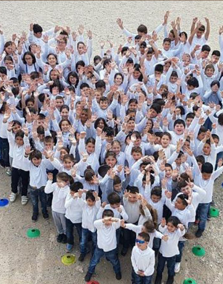 Ελάτε να σχηματίσουμε μαζί τη μεγαλύτερη αλυσίδα χαμογελαστών ανθρώπων