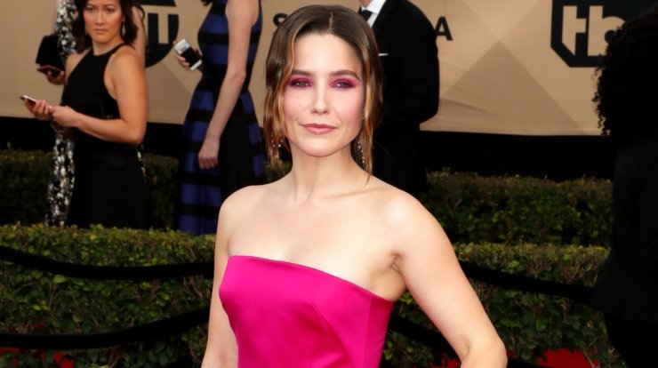 Η Βαρβάρα Νικολακάκη υποδεικνύει τρεις τρόπους για να υιοθετήσεις την τάση "Pink Monochromatic"